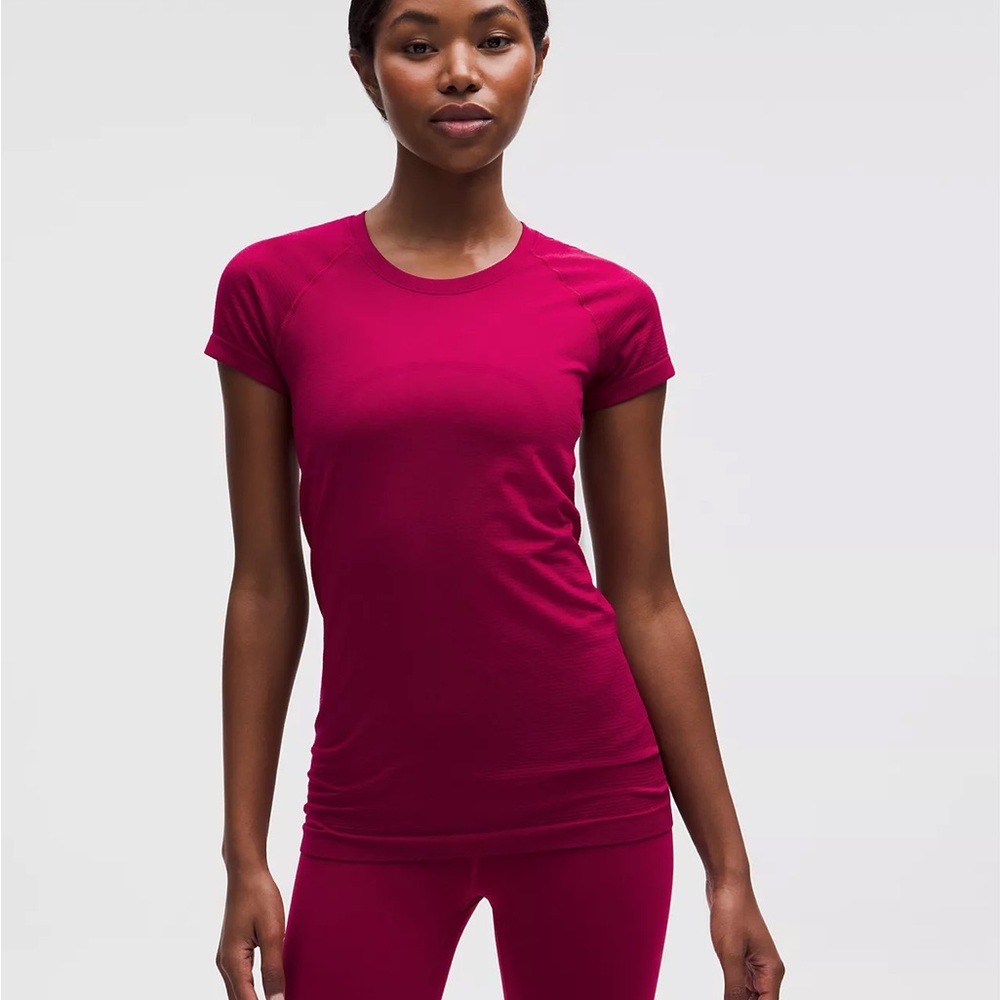 Lulu Lemon Swiftly Tech Short-Sleeve 2.0 - hip Length - red!